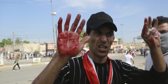 Ταραχές στο Ιράκ: Δύο νεκροί διαδηλωτές – Χτυπήθηκαν στο πρόσωπο με δακρυγόνα