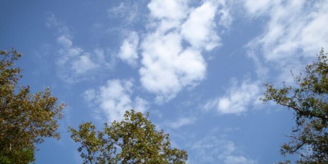 Σχεδόν αίθριος καιρός με λίγες τοπικές νεφώσεις- Πιθανόν λίγα φαινόμενα στα νότια