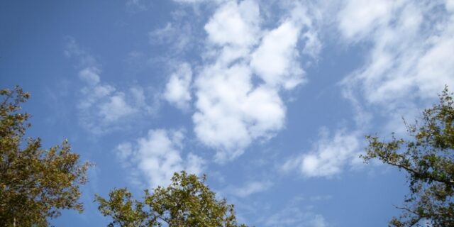 Bελτιωμένος καιρός το Σάββατο – Ισχυροί βοριάδες τοπικά στο Αιγαίο