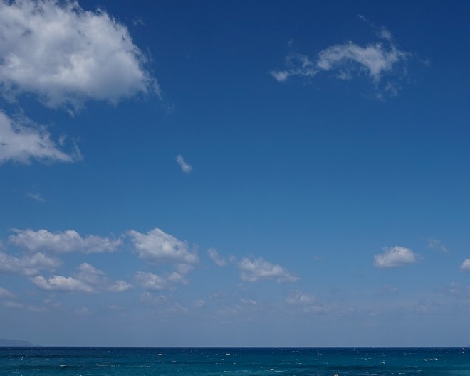 Βελτιωμένος ο καιρός και την Κυριακή – Εξασθενούν οι βοριάδες στο Αιγαίο