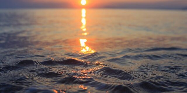 Καιρός: Επιμένει το “καλοκαίρι” – Άνεμοι έως 5 μποφόρ