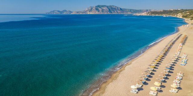 28η Οκτωβρίου: Τι καιρό θα κάνει το τριήμερο – Πού οφείλεται το “μίνι καλοκαίρι”