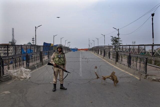 Ινδία: Επίθεση με βομβίδα στο Κασμίρ – Τουλάχιστον 4 τραυματίες
