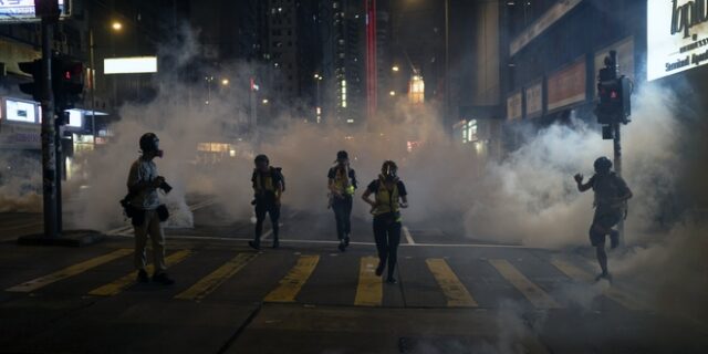 Κάρι Λιμ: “Η κοινωνία του Χονγκ Κονγκ έχει παραλύσει. Όλοι είναι φοβισμένοι”