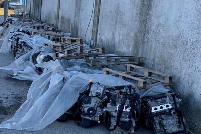Θεσσαλονίκη: Πάνω από 160 κλεμμένοι κινητήρες αυτοκινήτων βρέθηκαν σε μάντρες