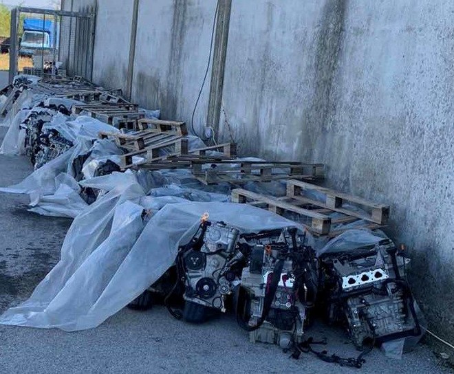 Θεσσαλονίκη: Πάνω από 160 κλεμμένοι κινητήρες αυτοκινήτων βρέθηκαν σε μάντρες