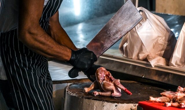 Πειραιάς: Κατάσχεση προϊόντος κρέατος λόγω σαλμονέλας