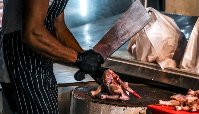 Πειραιάς: Κατάσχεση προϊόντος κρέατος λόγω σαλμονέλας
