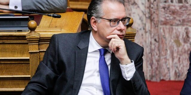 Κουμουτσάκος προς Σημίτη για Καραμανλή: Σε ποια “συναφή θέματα” αναφερόταν το Ελσίνκι;
