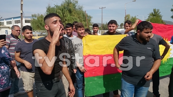 Ριτσώνα: Οι κούρδοι κλαίνε και διαμαρτύρονται για την εισβολή στη Συρία