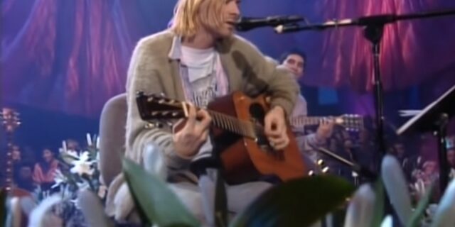 Στο σφυρί η ζακέτα που φορούσε ο Κερτ Κομπέιν στα MTV Unplugged το 1993