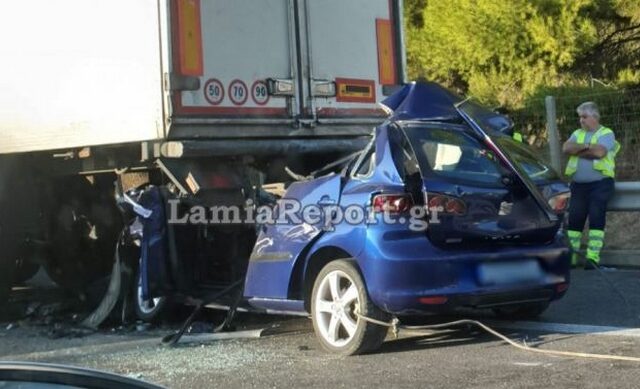 Τροχαίο στα Οινόφυτα: Αυτοκίνητο “καρφώθηκε” σε νταλίκα – Νεκρός ο 42χρονος οδηγός