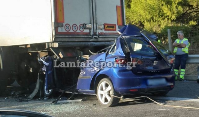 Τροχαίο στα Οινόφυτα: Αυτοκίνητο “καρφώθηκε” σε νταλίκα – Νεκρός ο 42χρονος οδηγός