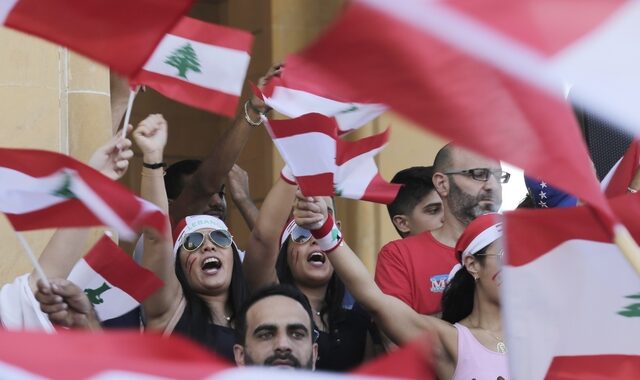 Λίβανος: Ένα τρομαγμένο νήπιο και το παιδικό τραγούδι Βaby Shark μετατρέπεται σε σύνθημα των διαδηλωτών