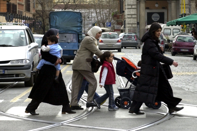 Γαλλία: Η μουσουλμανική μαντίλα επανέρχεται στον δημόσιο διάλογο