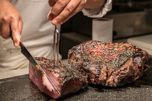 ΕΟΔΥ: Πώς να μαγειρέψετε υγιεινά το κρέας για το γιορτινό τραπέζι