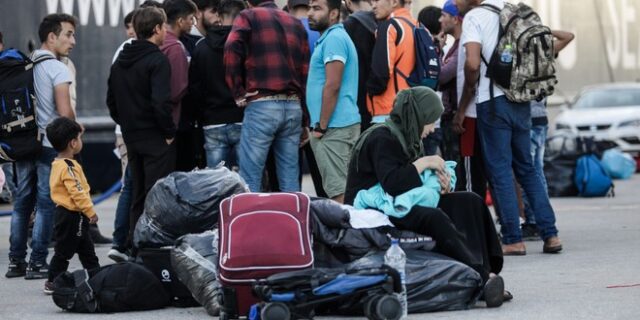 Πόσοι πρόσφυγες θα πάνε σε κάθε περιφέρεια – Οι ενστάσεις της ΕΝΠΕ και το σχέδιο του Μαξίμου