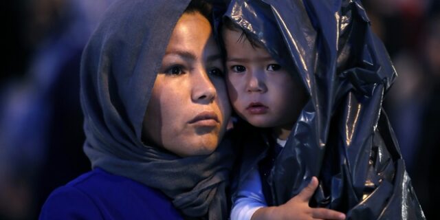 Διεθνής Αμνηστία: Ελεύθερη πρόσβαση στο ΕΣΥ για τους αιτούντες άσυλο και τα παιδιά μεταναστών