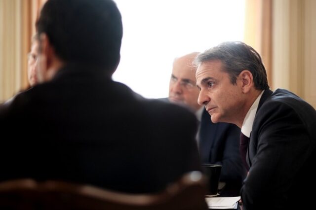 Με εκπροσώπους 18 περιβαλλοντικών οργανώσεων συναντήθηκε ο Μητσοτάκης