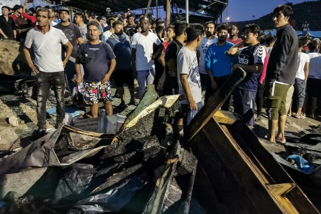 Μόρια: Νέα διαμαρτυρία με αναπαράσταση του θανάτου της Αφγανής στη φωτιά