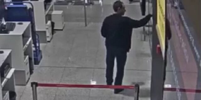 Έχασε την πτήση γιατί έπινε και έσπασε το αεροδρόμιο από τα νεύρα του