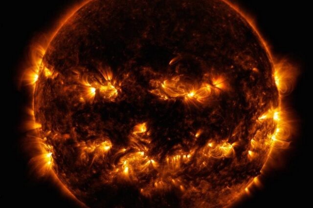 Μαγικό: Η NASA μοιράζεται καρέ του Ήλιου που μοιάζει με κολοκύθα του Halloween