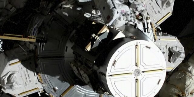 Ιστορικός περίπατος: Για πρώτη φορά δύο γυναίκες βγήκαν μαζί στο διάστημα