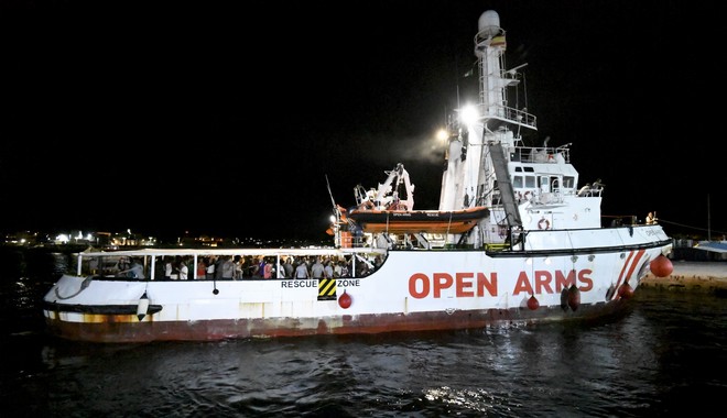 Λέσβος: Κάτοικοι εμπόδισαν το σκάφος “Open Arms” να δέσει στην Σκάλα Συκαμιάς