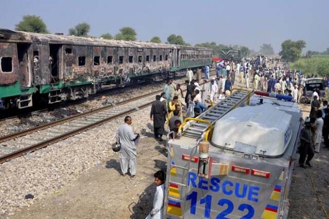 Πακιστάν: Τουλάχιστον 71 άνθρωποι έχασαν τη ζωή τους στο φλεγόμενο τρένο
