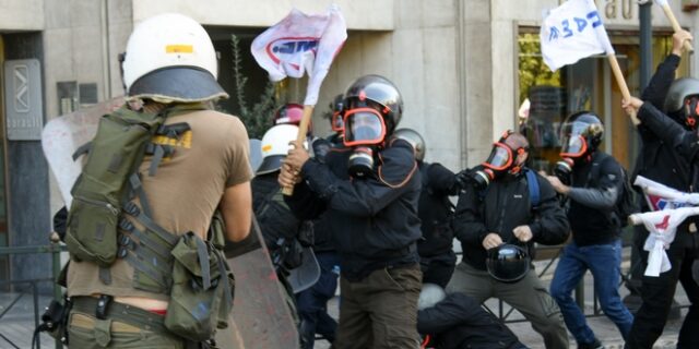 Πορεία για τον Πομπέο: Μπογιές και χημικά στο Άγαλμα του Τρούμαν