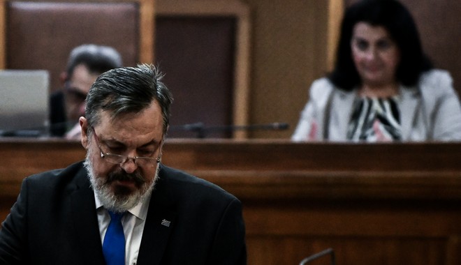 Απολογία Παππά: “Ιδεολογικές αναζητήσεις” θεωρεί τα κείμενα που εξυμνούν τον Χίτλερ