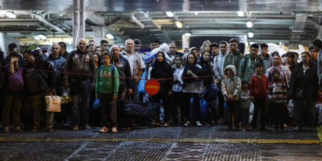 Μεταναστευτικό: Έφτασαν στην Ελευσίνα 693 αιτούντες άσυλο από τη Σάμο