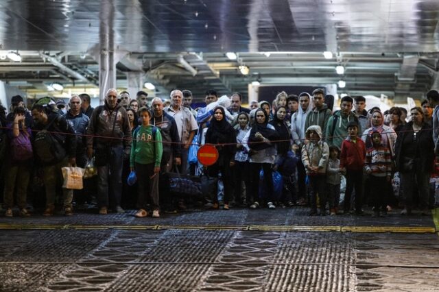 Μεταναστευτικό: Έφτασαν στην Ελευσίνα 693 αιτούντες άσυλο από τη Σάμο