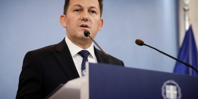 Πέτσας: “Ο Τσίπρας, όπως κυβέρνησε, έτσι κάνει κι αντιπολίτευση, στο γόνατο”