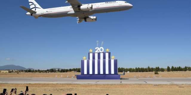 Με μια μοναδική αεροπορική έκπληξη η AEGEAN συμμετείχε στο φετινό Athens Flying Week και γιόρτασε τα 20 χρόνια από την πρώτη πτήση της