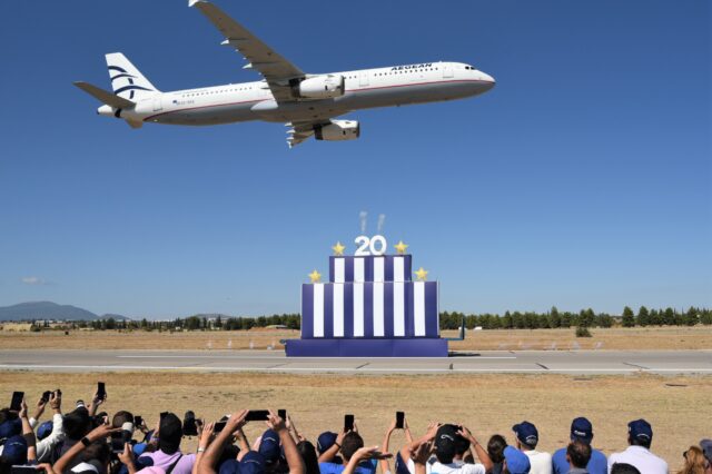 Με μια μοναδική αεροπορική έκπληξη η AEGEAN συμμετείχε στο φετινό Athens Flying Week και γιόρτασε τα 20 χρόνια από την πρώτη πτήση της