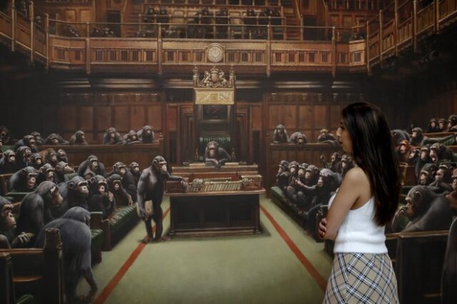 Βρετανία: 11,1 εκατ. ευρώ πωλήθηκε πίνακας του Banksy με χιμπατζήδες στο κοινοβούλιο