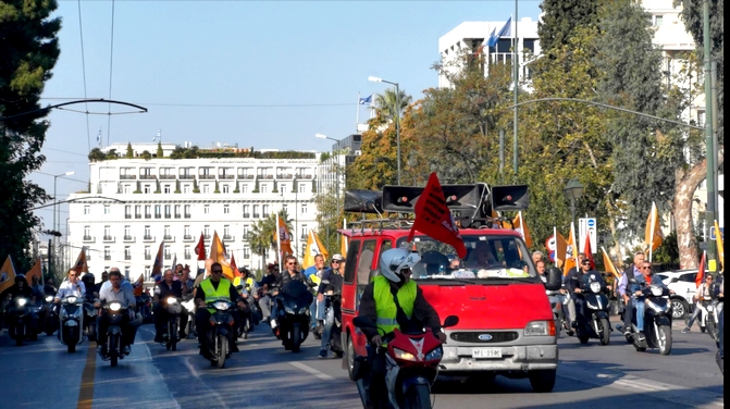 Με μοτοσυκλέτες στο κέντρο της Αθήνας η ΠΟΕ ΟΤΑ