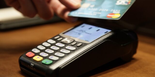 Ηλεκτρονικές συναλλαγές: Στο 30% του εισοδήματος το “χτίσιμο” του αφορολογήτου