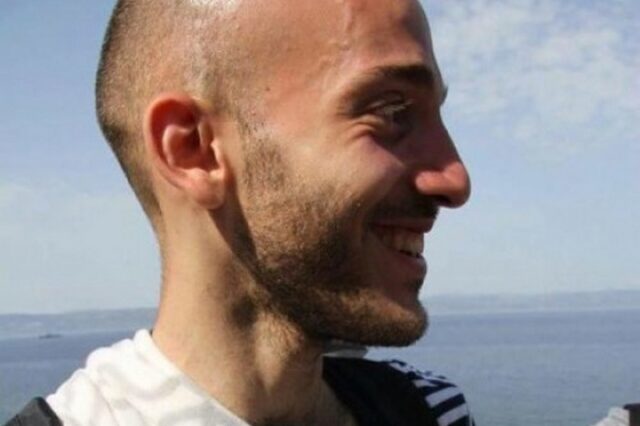 Ο πρόσφυγας που σώθηκε στο Αιγαίο κρατώντας αγκαλιά τη γάτα του