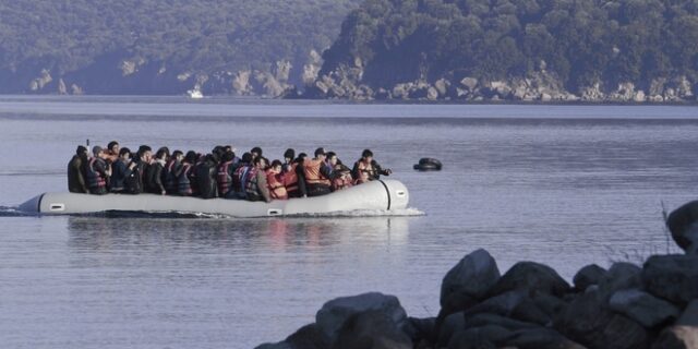 ΕΕ σε Τουρκία: “Ναι σε βοήθεια για τους πρόσφυγες μόνο αν σταματήσει ο εκβιασμός”