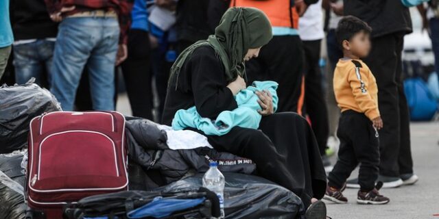 Προσφυγικό: Η Ντόρα βάζει φρένο,ο Καραμανλής προειδοποιεί και ο Χρυσοχοϊδης ανοίγει μέτωπα