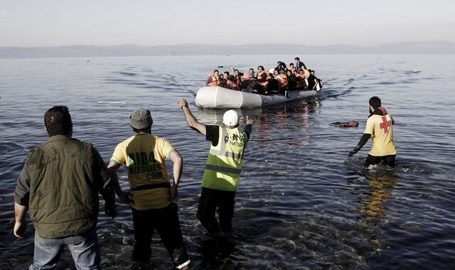 Λέσβος: Μόνο το Σεπτέμβριο έφτασαν 5.000 πρόσφυγες και μετανάστες