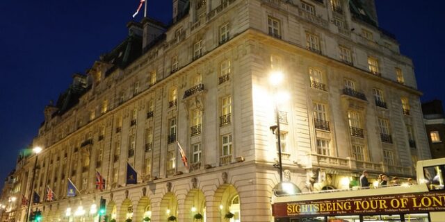 Ritz: Στο “σφυρί” το πολυτελές ξενοδοχείο – Ενδέχεται να πωληθεί για 2 δις ευρώ