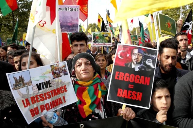 Καταγγελία Κούρδων: Βομβαρδίζει με ναπάλμ και λευκό φώσφορο η Τουρκία