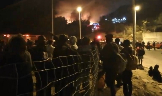 Φωτιά στο κέντρο υποδοχής μεταναστών στη Σάμο