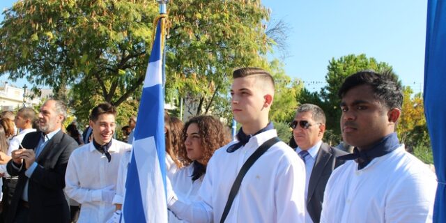 28η Οκτωβρίου: Παραστάτης στη σημαία 17χρονος αριστούχος από το Μπαγκλαντές