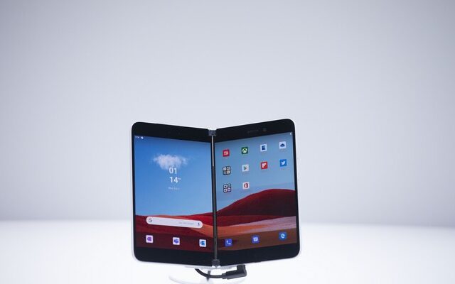 Microsoft Surface Duo: Έκπληξη με dual – screen Android smartphone