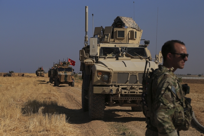 Συρία: Η Τουρκία έτοιμη να εισβάλει, οι αντάρτες σύμμαχοι των ΗΠΑ απαντούν