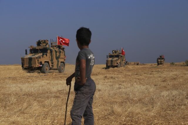 “Αγριεύει” η κατάσταση στη Συρία: Τούρκοι στρατιώτες και άρματα μετακινούνται στα σύνορα